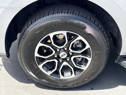 Iconic Silver Metallic 2024 Ford Expedition Max XLT