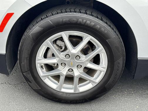 Silver Ice Metallic 2022 Chevrolet Equinox 2LT