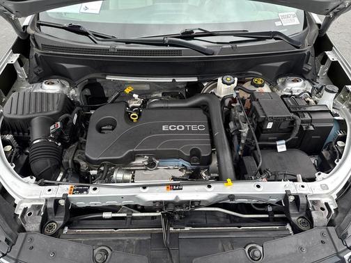 Silver Ice Metallic 2022 Chevrolet Equinox 2LT