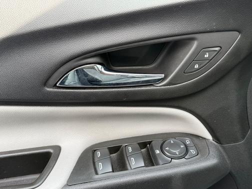 Silver Ice Metallic 2022 Chevrolet Equinox 2LT
