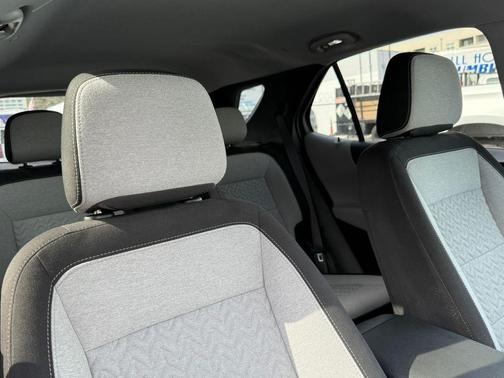 Silver Ice Metallic 2022 Chevrolet Equinox 2LT
