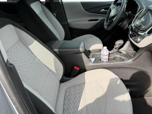 Silver Ice Metallic 2022 Chevrolet Equinox 2LT