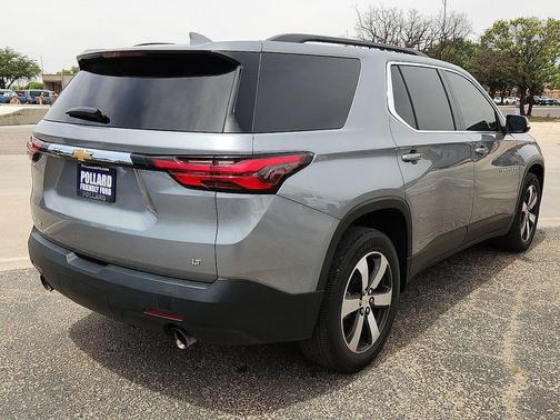 Sterling Gray Metallic 2023 Chevrolet Traverse LT Leather