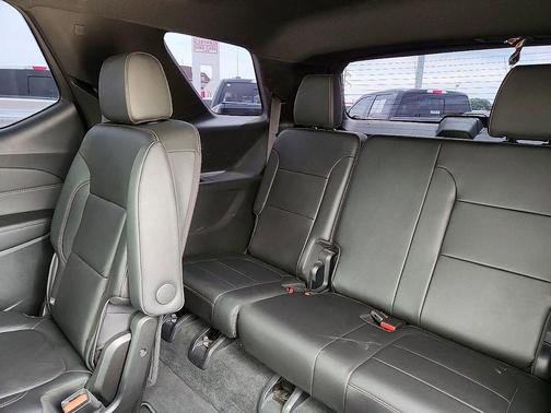Sterling Gray Metallic 2023 Chevrolet Traverse LT Leather