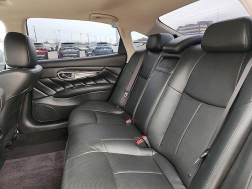 2017 INFINITI Q70L 3.7