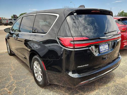 Diamond Black Crystal Pearlcoat 2025 Chrysler Pacifica L