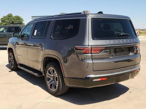 Baltic Gray Metallic Clearcoat 2024 Jeep Wagoneer Series II 4x4