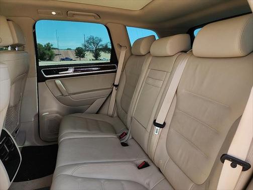 2016 Volkswagen Touareg VR6 Lux