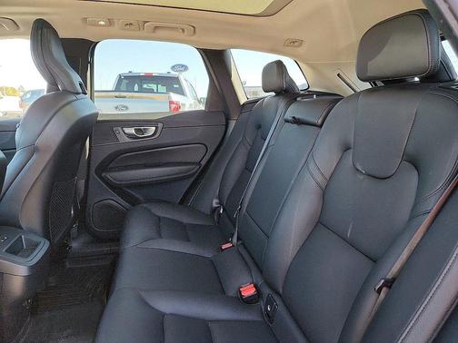 2023 Volvo XC60 B5 Plus Dark Theme