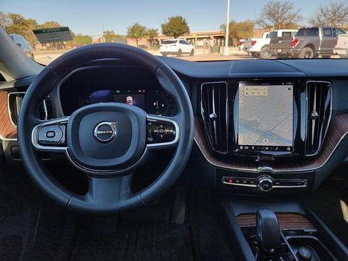 2023 Volvo XC60 B5 Plus Dark Theme