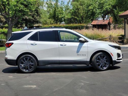 Pearl 2024 Chevrolet Equinox RS