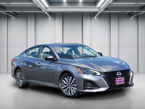Gun Metallic 2025 Nissan Altima SV