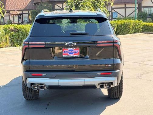 Black Metallic 2026 Chevrolet Traverse Z71