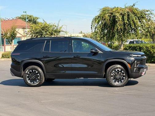 Black Metallic 2026 Chevrolet Traverse Z71