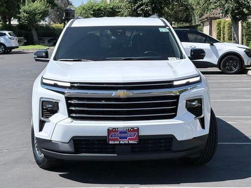Summit White 2024 Chevrolet Traverse LT