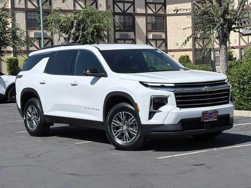 Summit White 2024 Chevrolet Traverse LT