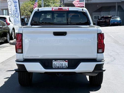 Summit White 2026 Chevrolet Colorado LT
