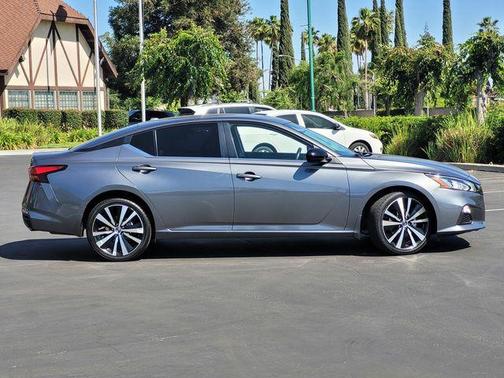 Gun Metallic 2022 Nissan Altima 2.5 SR