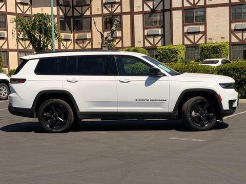 2023 Jeep Grand Cherokee L Laredo