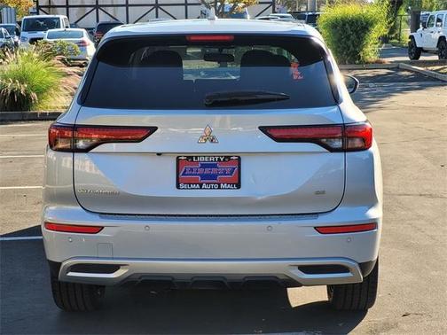 2024 Mitsubishi Outlander SE