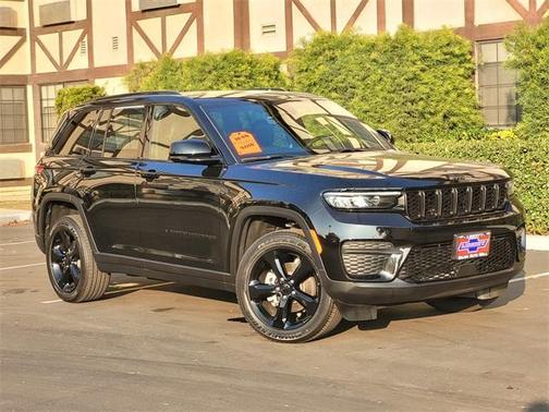 2025 Jeep Grand Cherokee Laredo