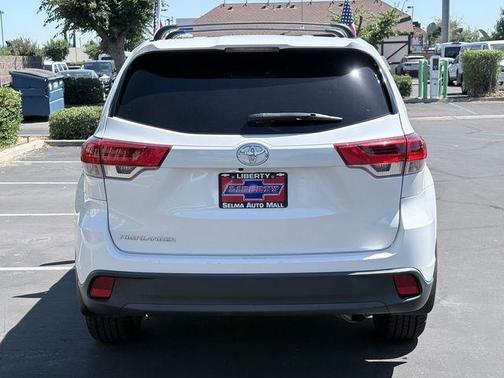 Blizzard Pearl 2018 Toyota Highlander LE