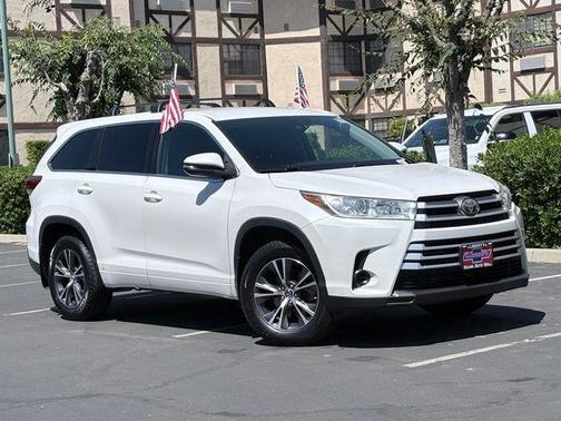 Blizzard Pearl 2018 Toyota Highlander LE