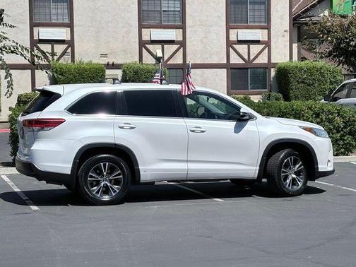 Blizzard Pearl 2018 Toyota Highlander LE