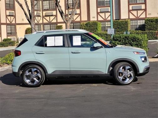 2025 Hyundai VENUE SEL