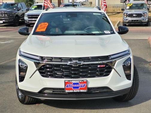 Summit White 2026 Chevrolet Trax 2RS