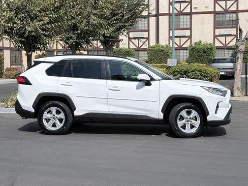Super White 2019 Toyota RAV4 XLE