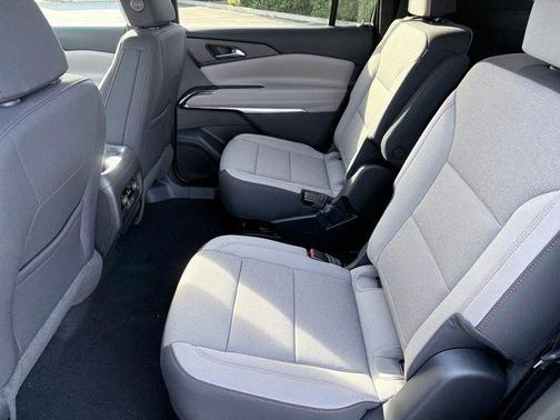 Summit White 2026 Chevrolet Traverse LT