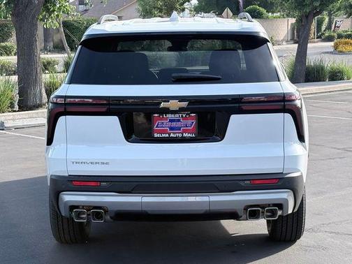 Summit White 2026 Chevrolet Traverse LT