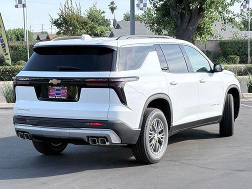 Summit White 2026 Chevrolet Traverse LT