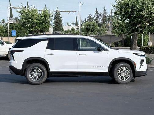 Summit White 2026 Chevrolet Traverse LT