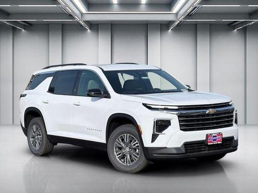 Summit White 2026 Chevrolet Traverse LT