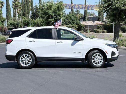 Summit White 2022 Chevrolet Equinox LS