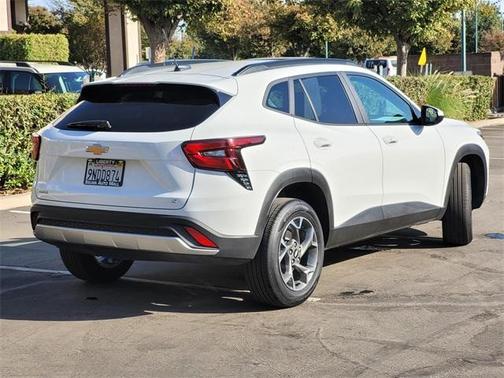 2025 Chevrolet Trax LT