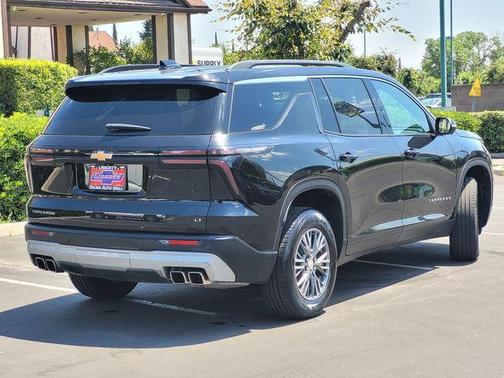 Black Metallic 2024 Chevrolet Traverse LT