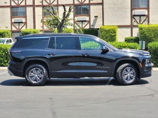 Black Metallic 2024 Chevrolet Traverse LT