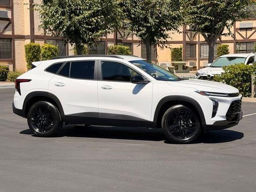 Summit White 2026 Chevrolet Trax ACTIV