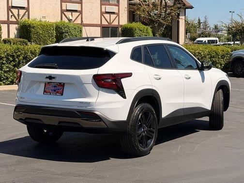 Summit White 2026 Chevrolet Trax ACTIV