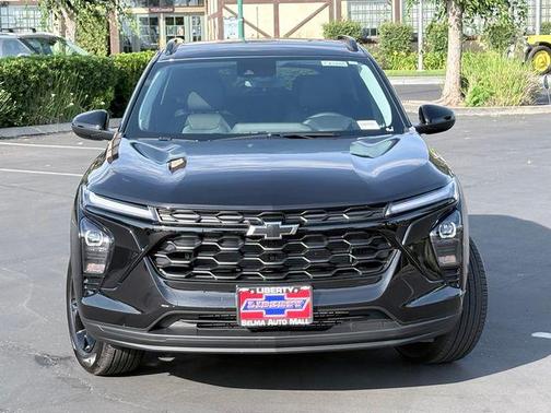 Black Metallic 2026 Chevrolet Trax LT