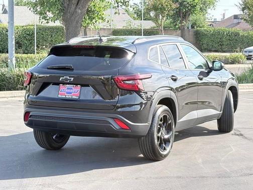 Black Metallic 2026 Chevrolet Trax LT