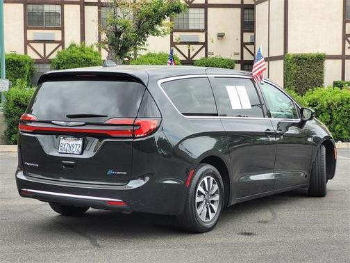 2022 Chrysler Pacifica Hybrid Touring L