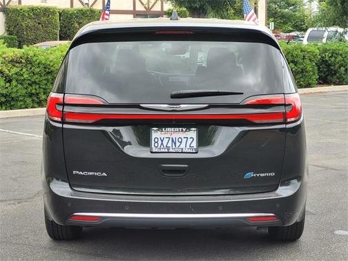 2022 Chrysler Pacifica Hybrid Touring L