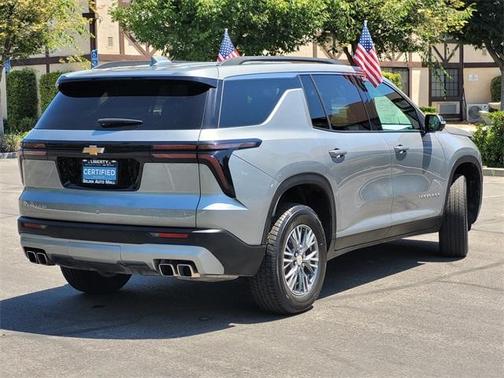 2024 Chevrolet Traverse LT