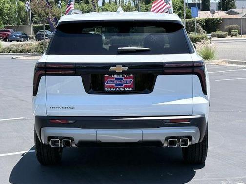 Summit White 2026 Chevrolet Traverse LT