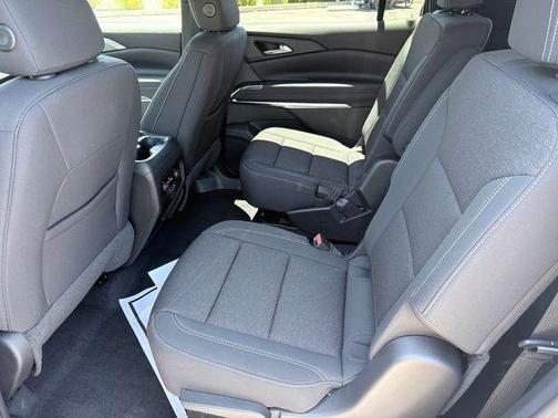 Summit White 2026 Chevrolet Traverse LT