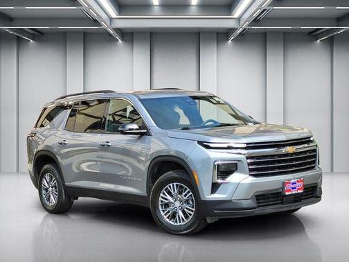 2024 Chevrolet Traverse LT